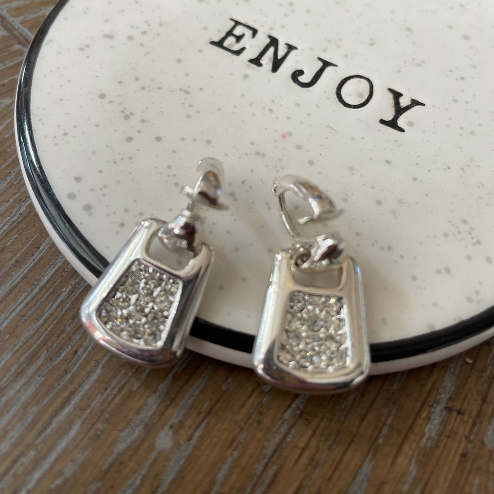 2 pairs vintags clip-on earrings